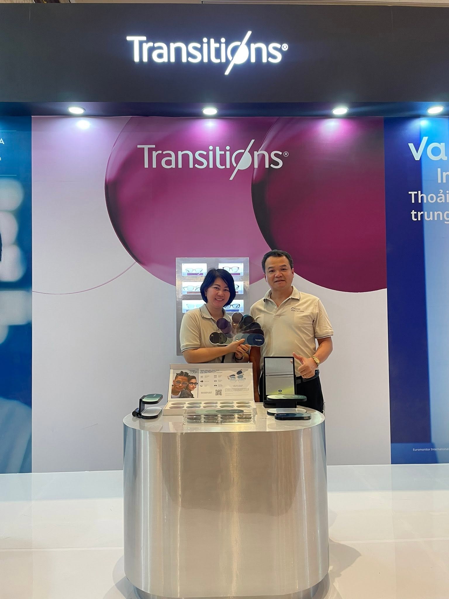 hoi nghi khach hang Essilor