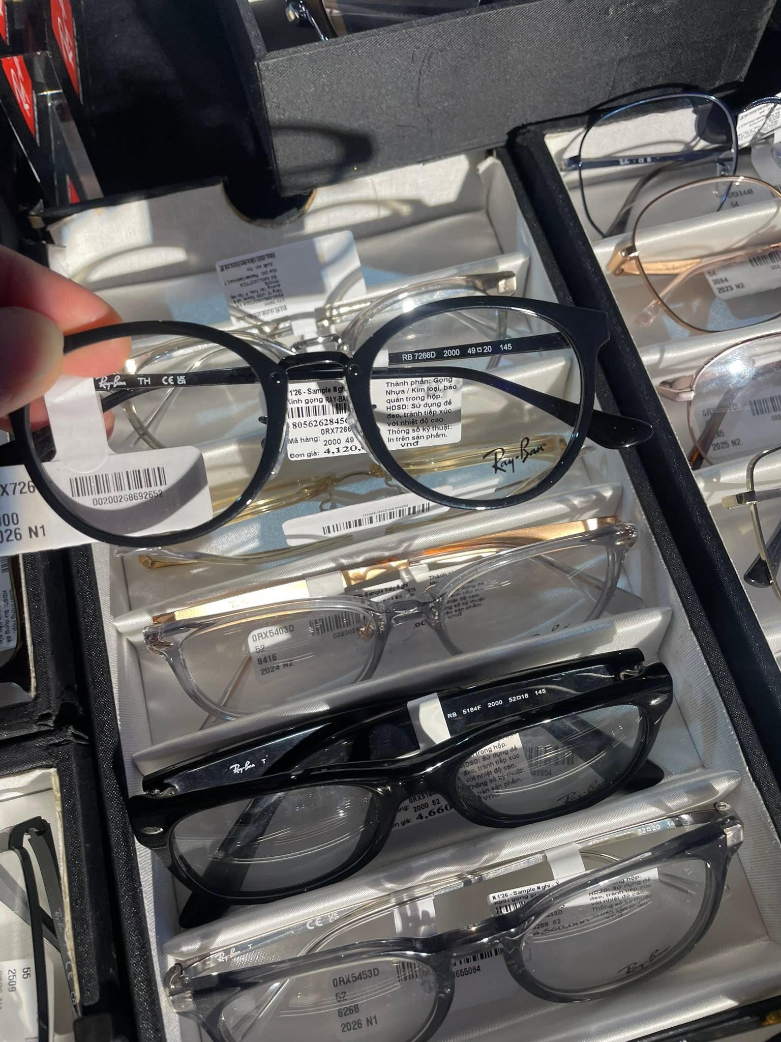 hoi nghi khach hang Essilor