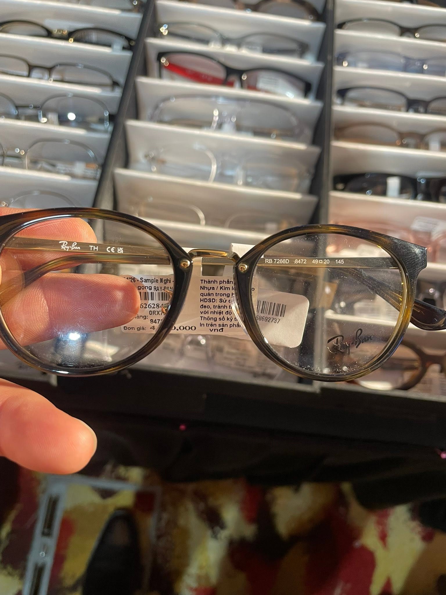 hoi nghi khach hang Essilor